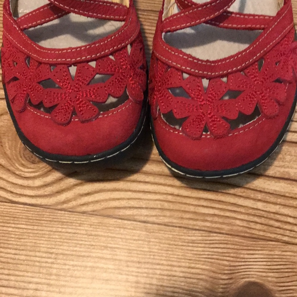 Jambu Red Sandals - Picture 2 of 15